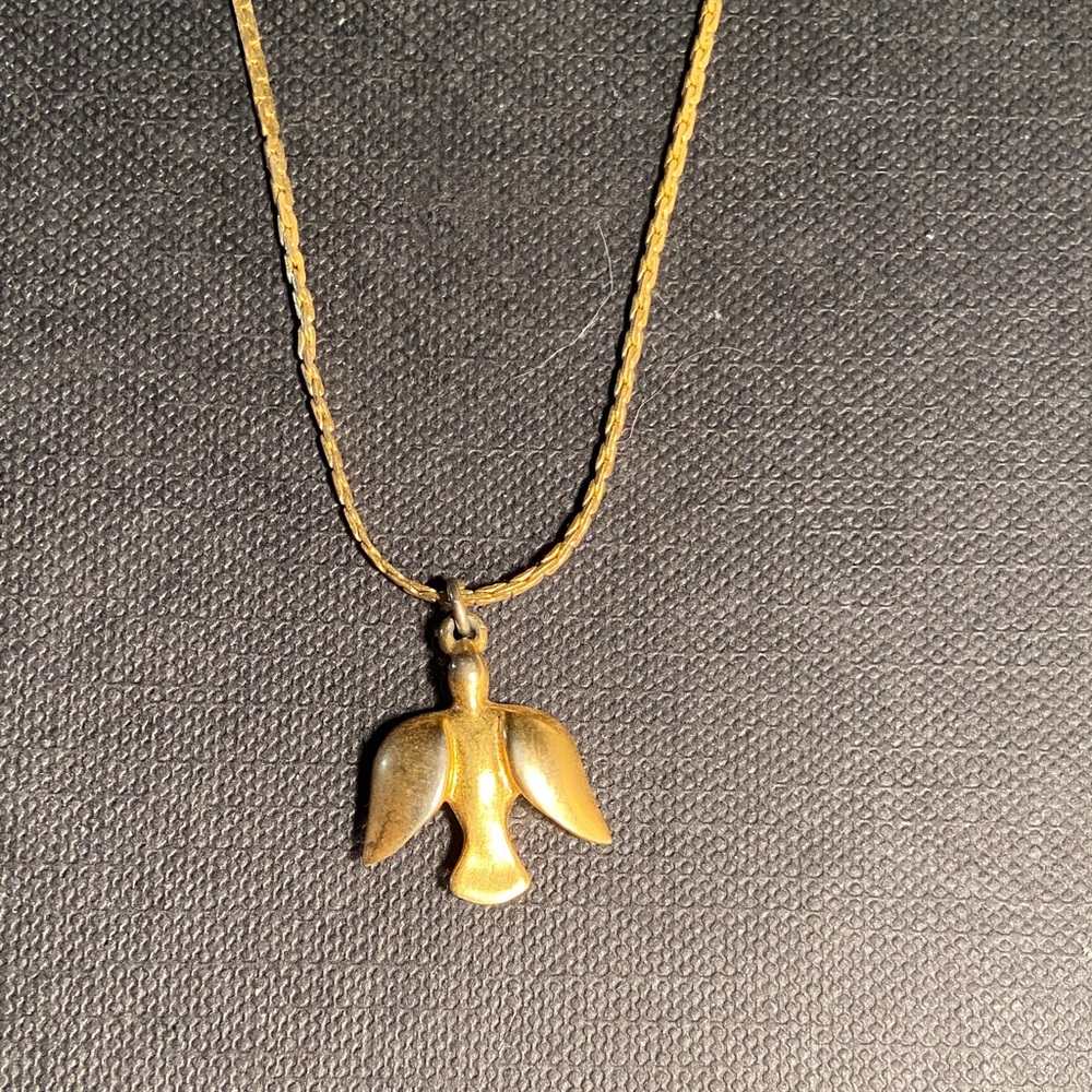 Vintage 70s 1970s Gold Bird CHARM Holy Spirit Dove of PEACE Pendant Necklace - Picture 3 of 6